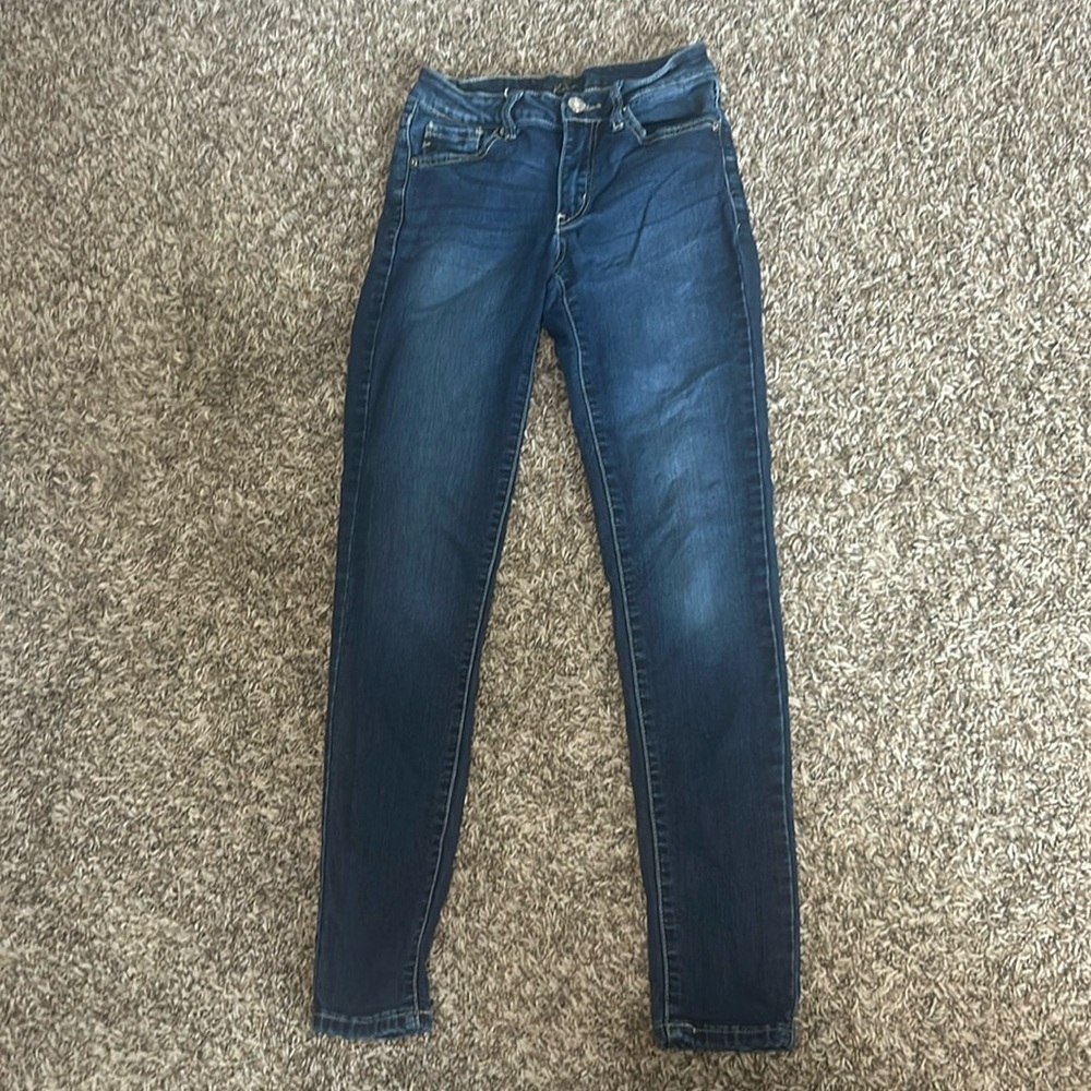 Dark wash jeans, size is 25 and brand Kancans